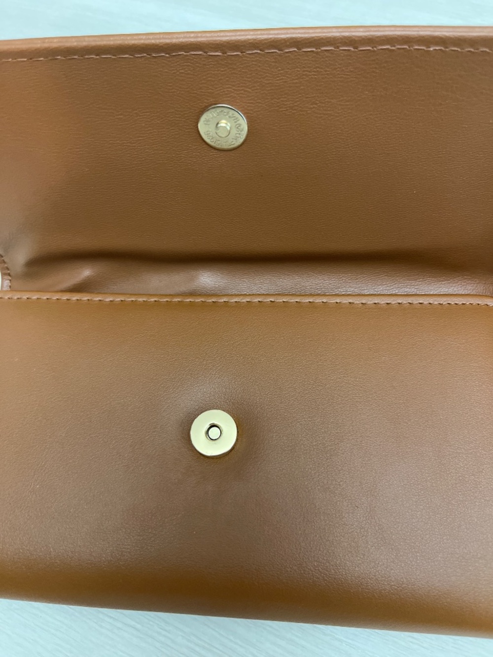 New Steve Madden Chocolate Trifold Wristlet - Picture 3 of 9